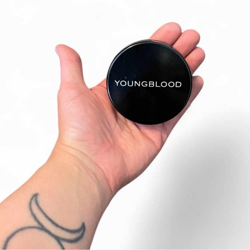• Youngblood• NWT • loose mineral powder foundation•